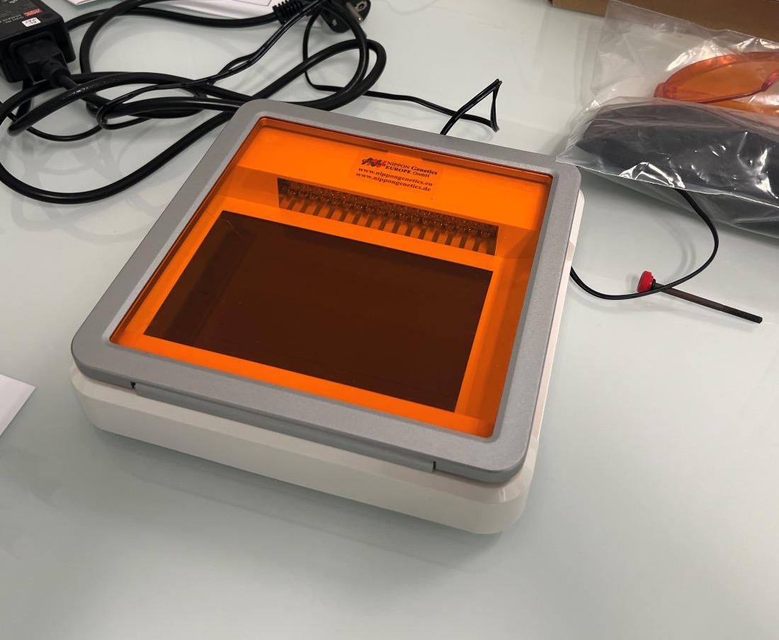 Nippon Genetics EUROPE - Blue LED Transilluminator / Gel Illuminator